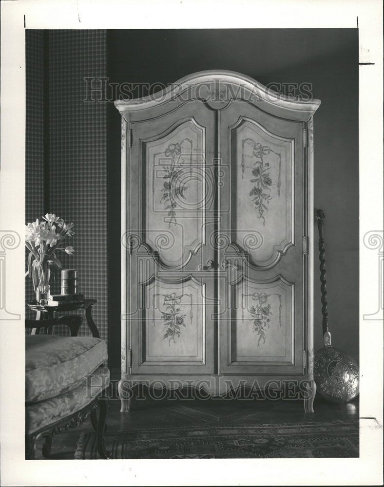 1990 Press Photo Chest - Historic Images