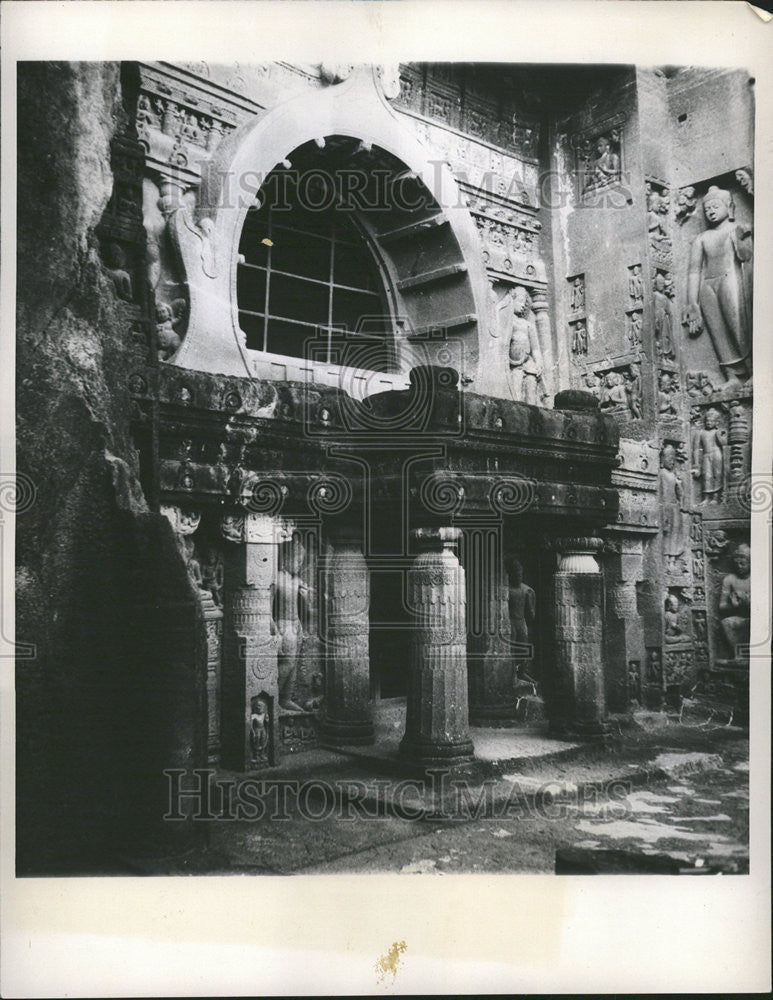 1947 Press Photo Tourist Attraction Ajanta India entrance medieval cathedral - Historic Images
