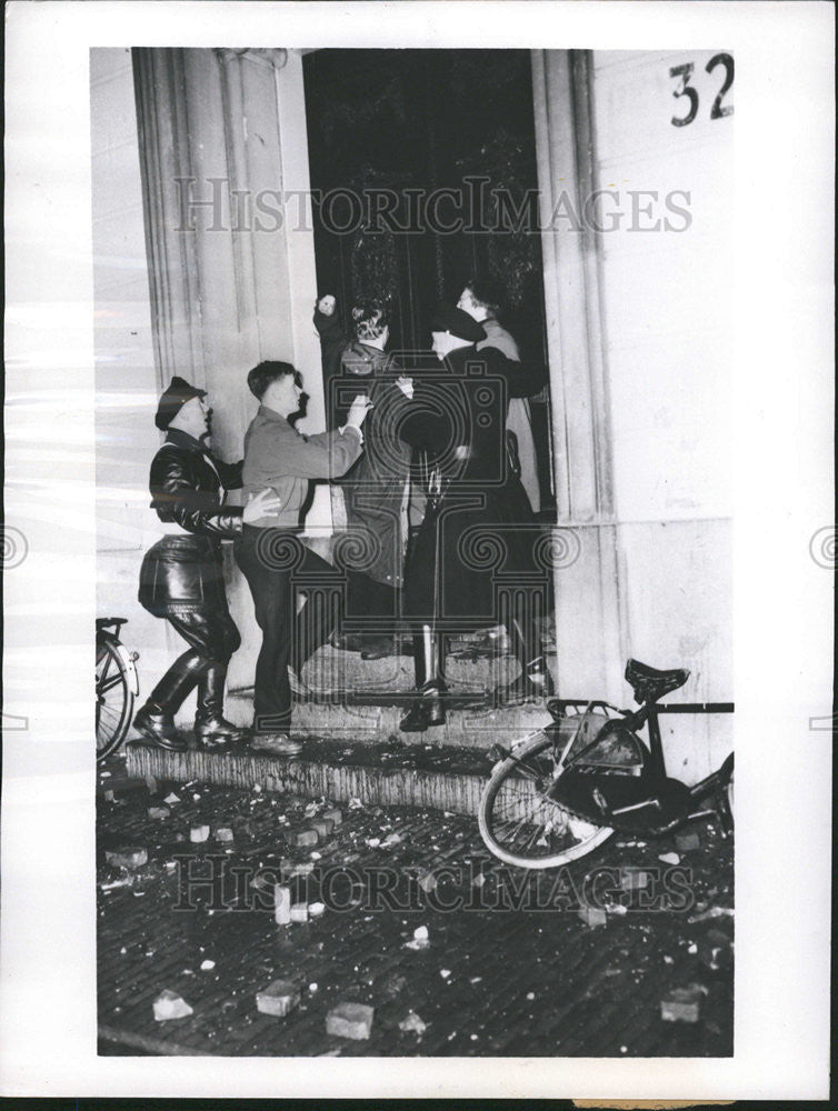 1956 Press Photo Anti Communist Demonstration Amsterdam Netherlands Police Flex - Historic Images