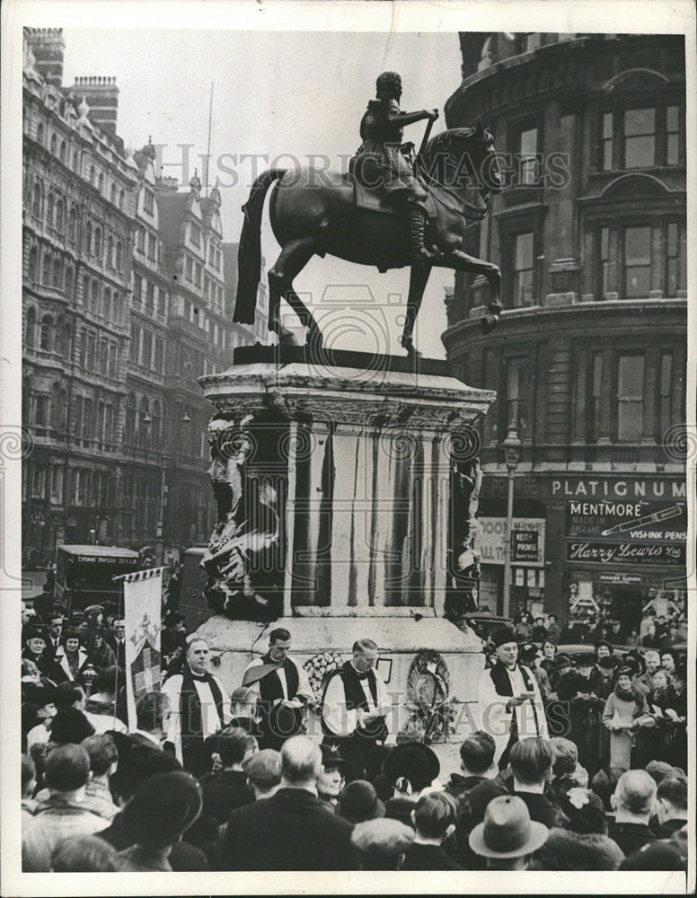 1938 Press Photo King Charles I Statute Observing Anniversary Beheading Charin - Historic Images