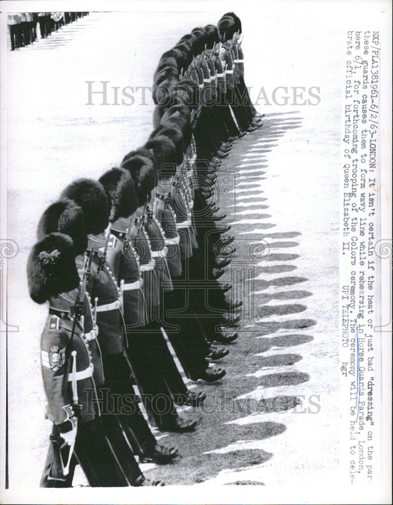1963 Press Photo London Dressing parthese guard Horse Guaris Parade Army Cold - Historic Images