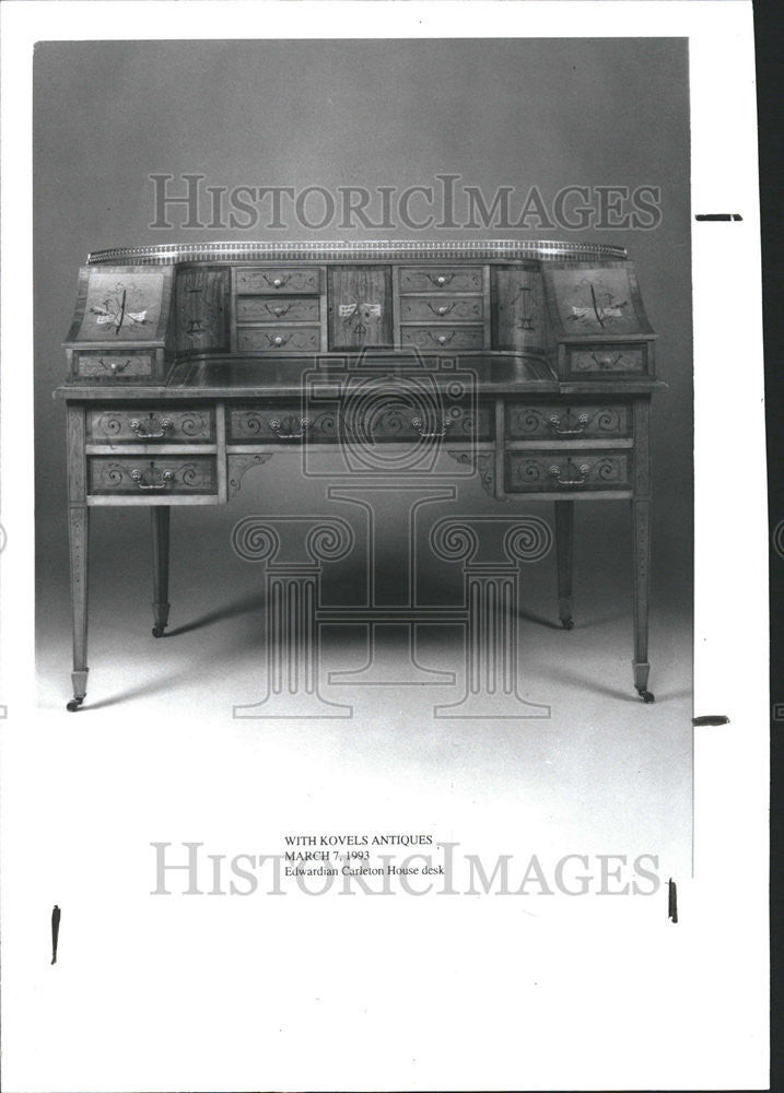 1993 Press Photo Edwardian inlaid satinwood Carleton House desk made furniture - Historic Images