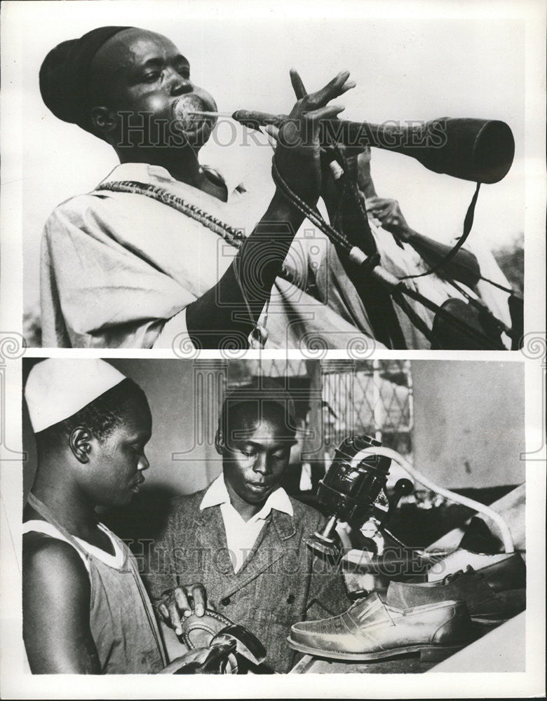 1960 Press Photo Round Check Fellow Blowing Traditional Tribal Trumpet Loyal - Historic Images