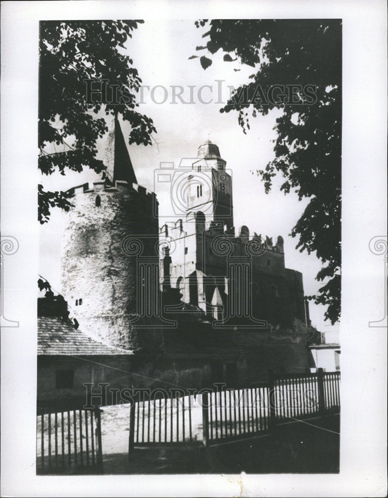 1947 Press Photo Conflict Raged Wearoy Ancient Castle Picturesque Poland Paczkow - Historic Images