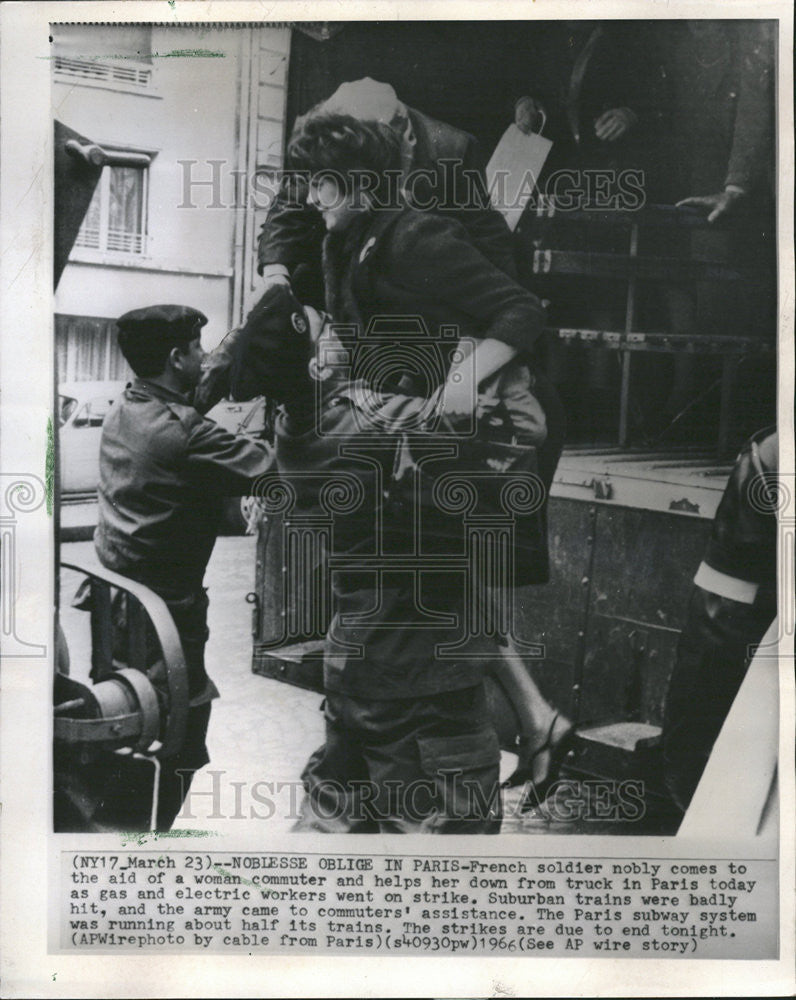 1966 Press Photo French Soldier Aid as Gas &amp; Electric Workers Went on Strike - Historic Images