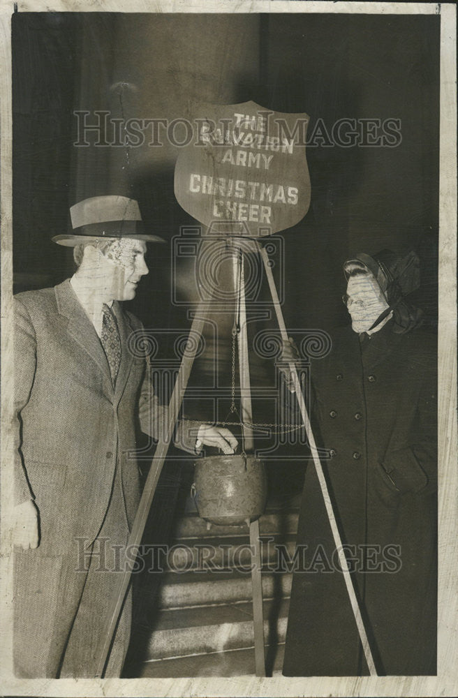 1948 Press Photo Denver Salvation Army Christmas Kettles Mayor Quigg Newton - Historic Images