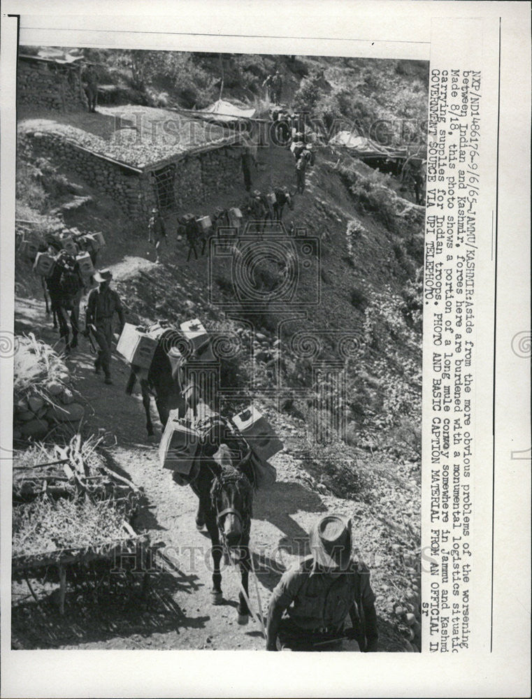 1965 Press Photo Indian Kashmir monumental logistics burdened forces - Historic Images