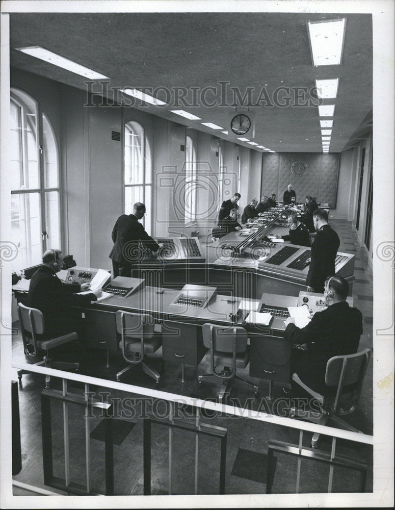 1957 Press Photo Modern Scotland Yard Mystery ancient Police River London - Historic Images