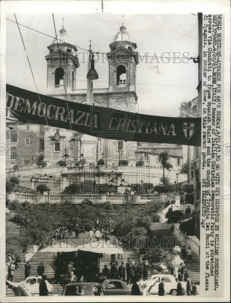 1963 Press Photo Rome Banner Italian Christmas Democratic Party  Spanish Church - Historic Images