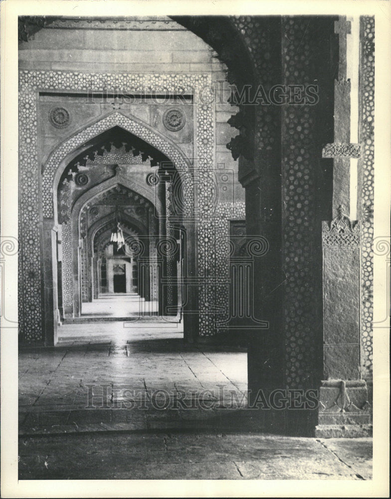 1942 Press Photo Indians Builders Column Arches Old Mogul Palace Delhi - Historic Images