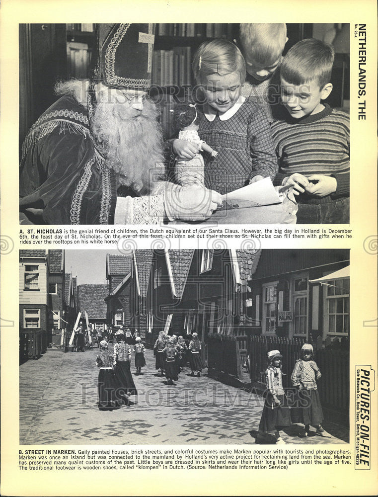 1967 Press Photo St Nicholas friend children Dutch Santa Claus event Holland - Historic Images