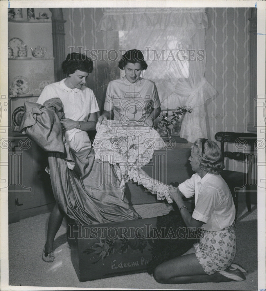 1959 Press Photo costumes Central City Mrs Charles Alfred Mrs Priscilla Mrs John - Historic Images