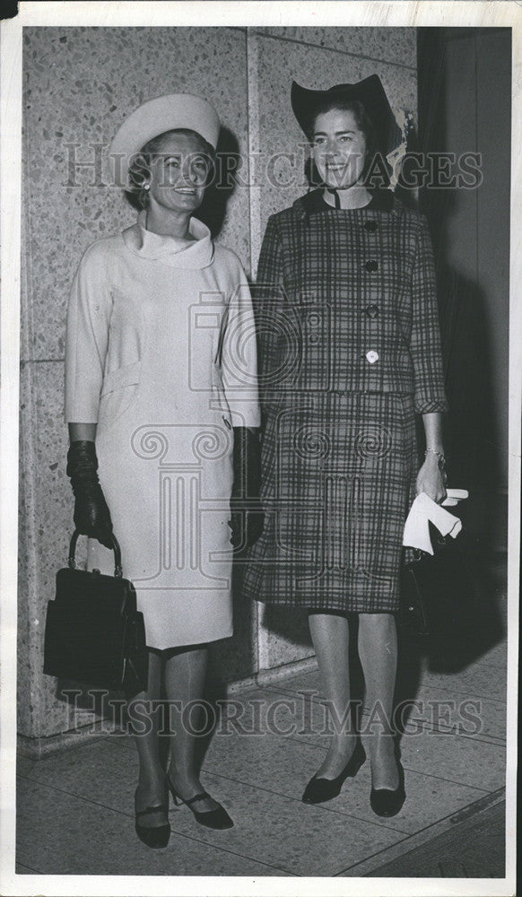 1966 Press Photo Alfred Hicks Model Lafayette Hughes Gala Party Child Hospital - Historic Images