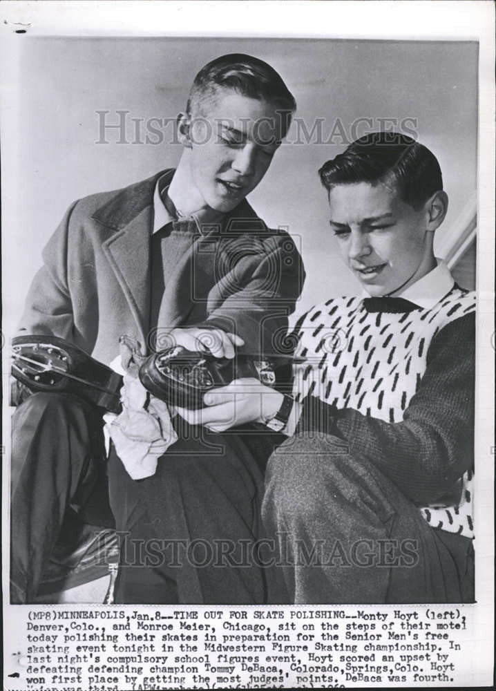 1960 Press Photo Monty Hoyt Denver Monroe Meier Chicago skates Polishing Tommy - Historic Images