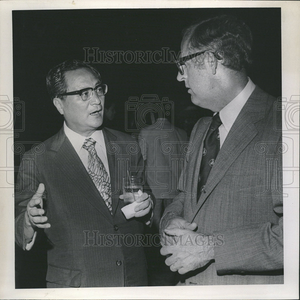 1973 Press Photo Korean Ambassador Dong Jo Kim James Richey Lakewood Mayor US - Historic Images