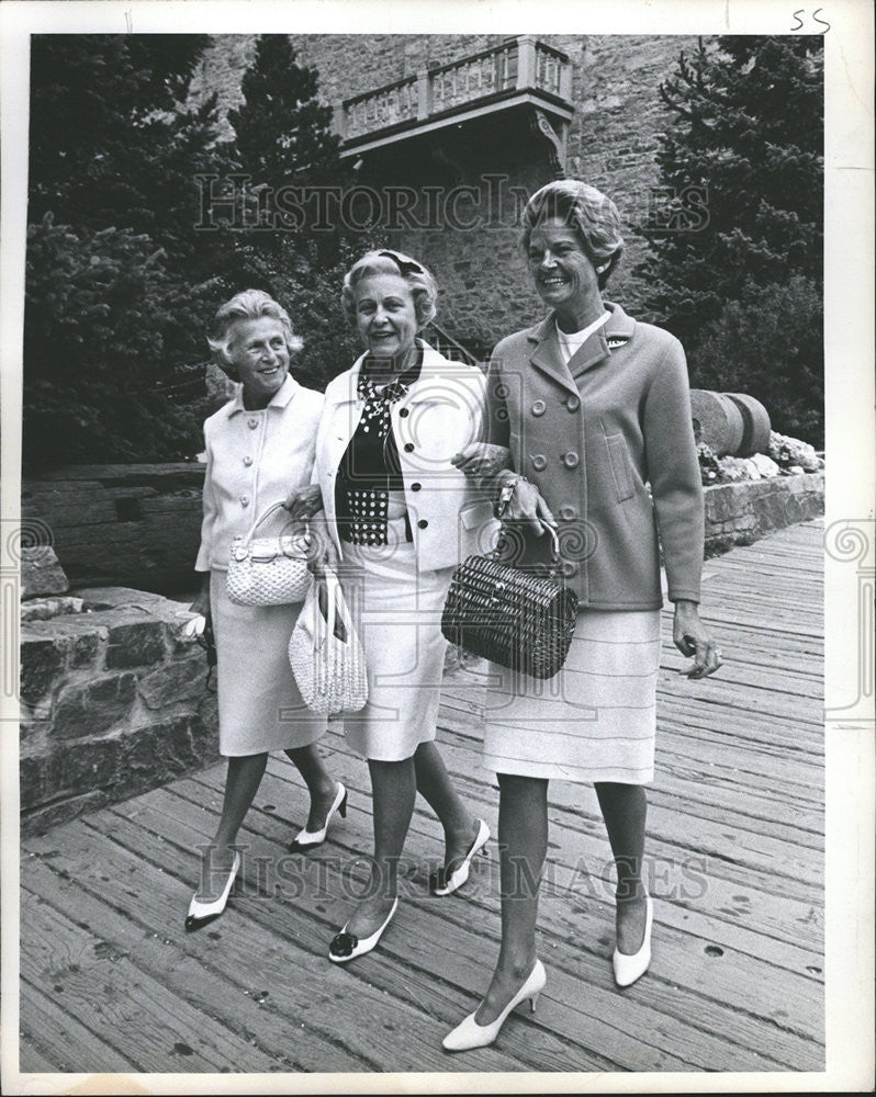 1966 Press Photo Miss Polly Grimes Mrs Alfred Hicks Mrs Alfred Fashion show - Historic Images