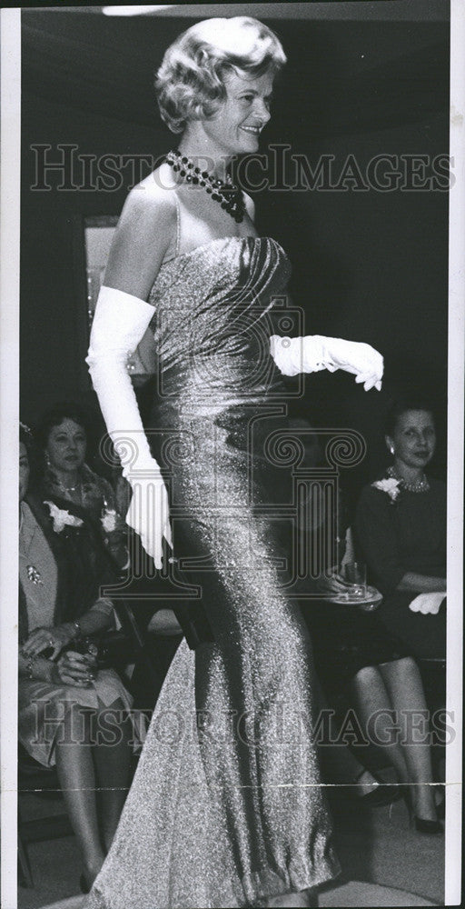 1960 Press Photo Alfred Hicks II wife walk ramp - Historic Images