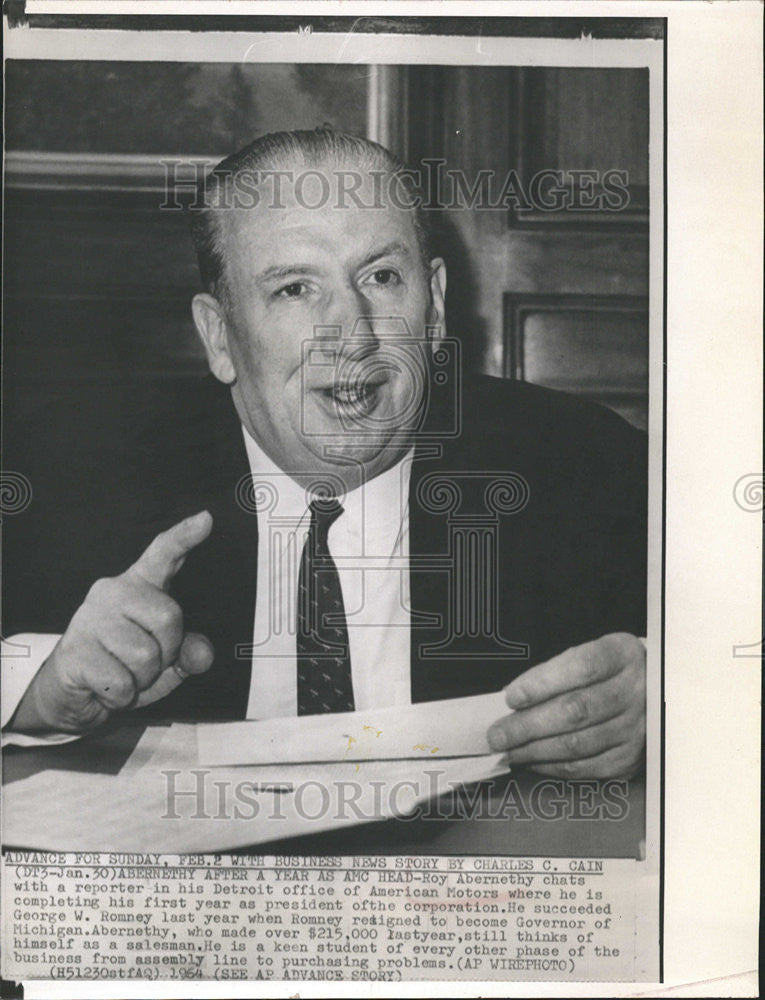 1954 Press Photo Roy Abernethy president of American Motors - Historic Images