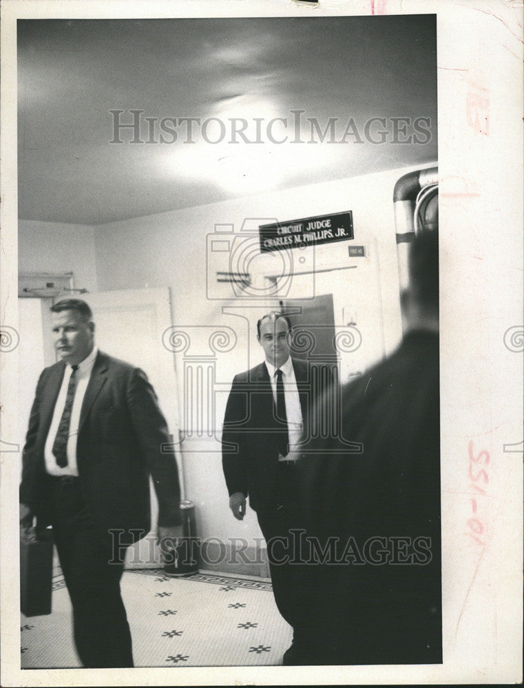 1968 Press Photo Jenkins Hawed Abernathy Leave Courtroom For Lunch - Historic Images