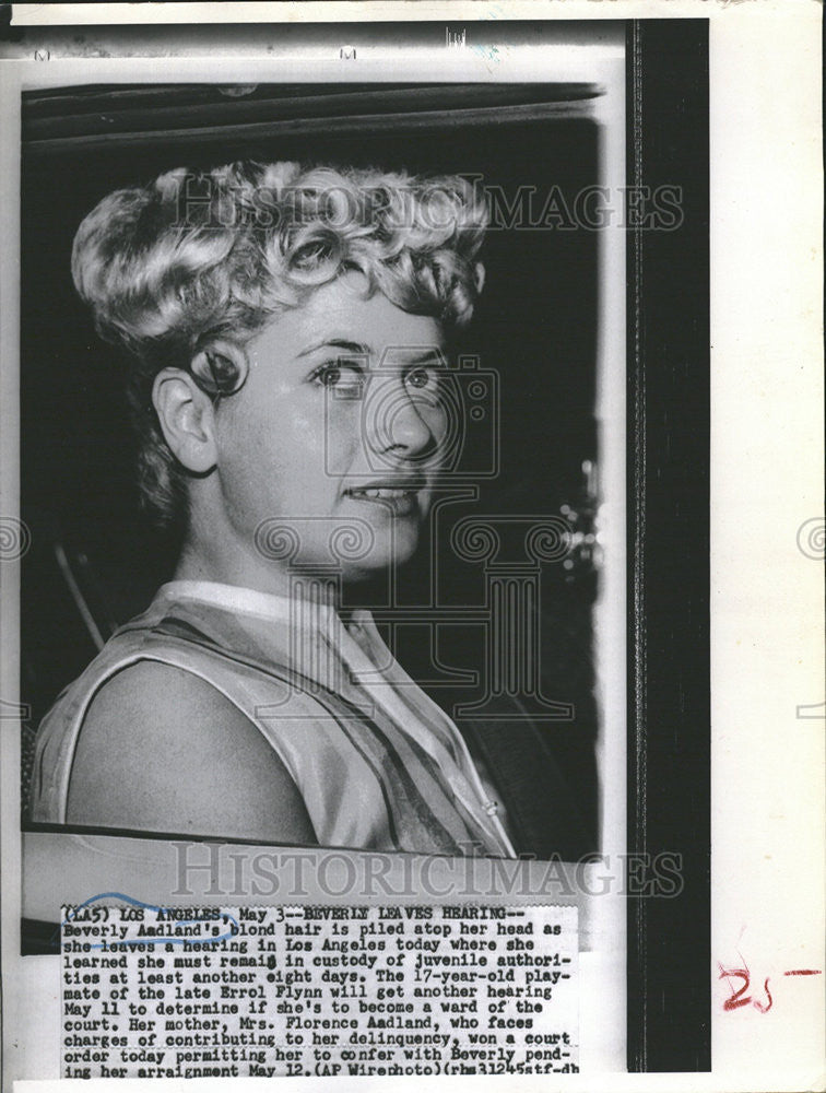 1960 Press Photo Beverle Aadaland Blond Hair Atop Head Leave Hearing Los Angeles - Historic Images