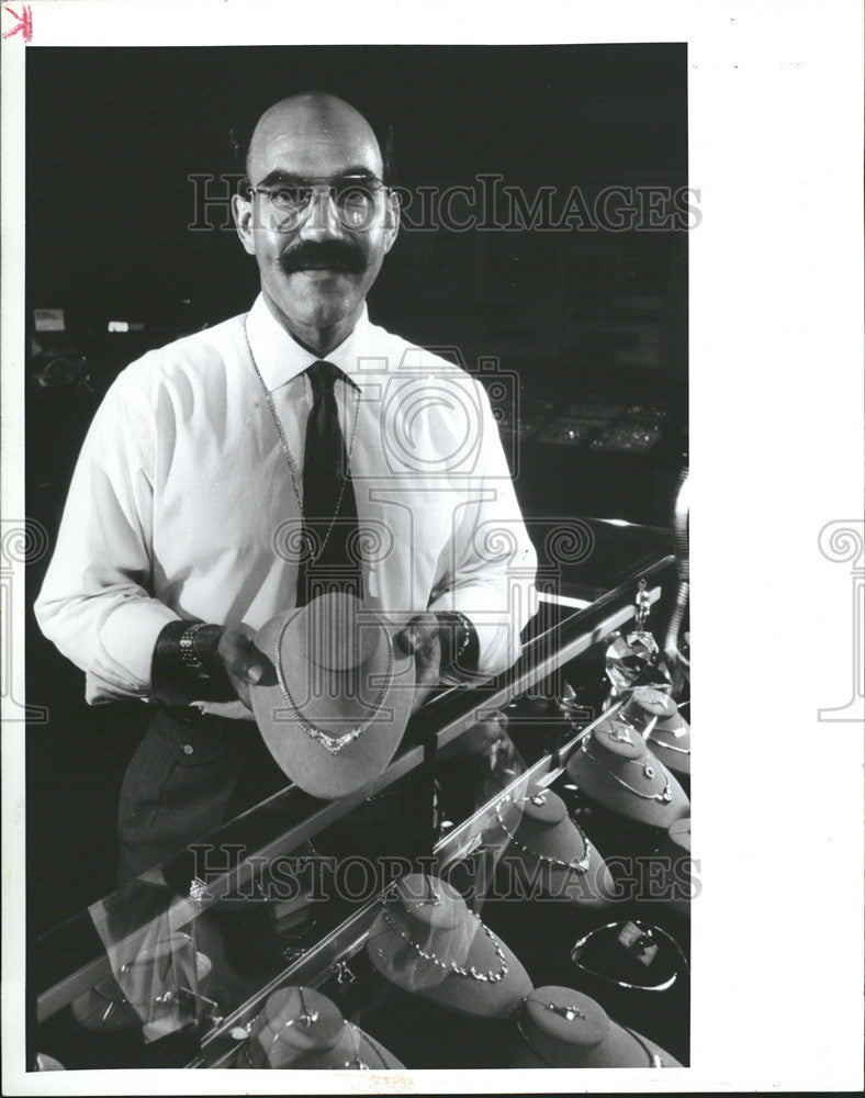 1988 Press Photo Jeff Abeles owner Avant Gold Jewelers - Historic Images