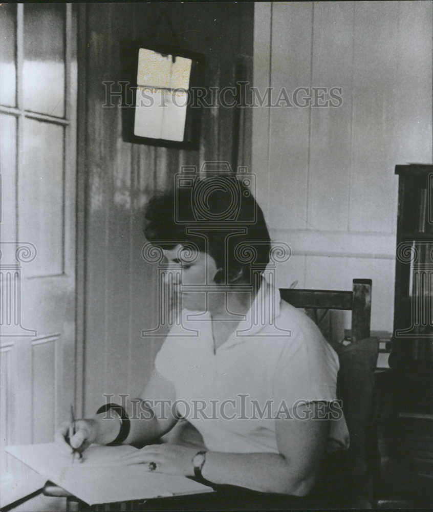 1967 Press Photo Joan Aiken British Novelist Writer Author - Historic Images