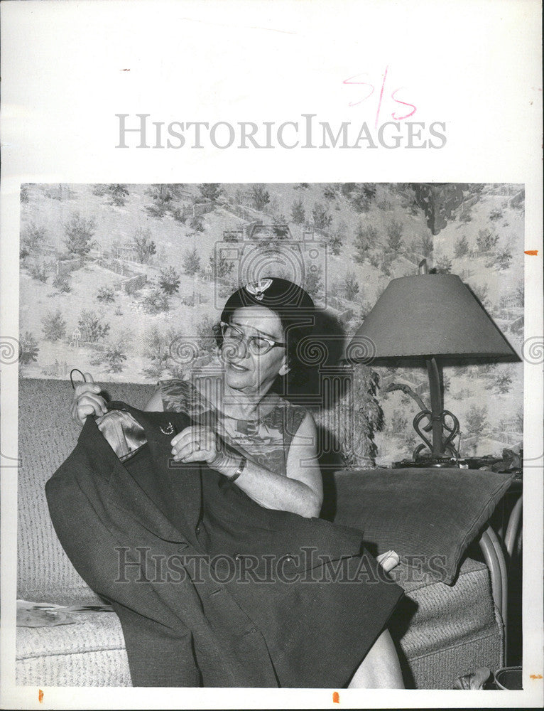 1973 Press Photo Kathryn Akina showing off dress - Historic Images