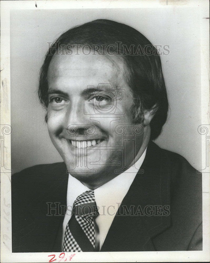 1975 Press Photo Lee Abbitt, Store Manager of Burdines, Clearwater - Historic Images