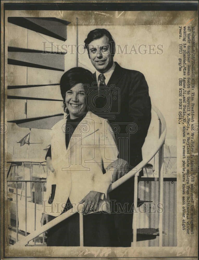 1972 Press Photo Engagement of Susan Scott and Carroll W. Stein - Historic Images