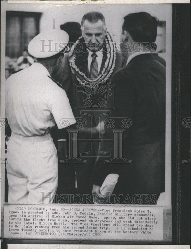 1970 Press Photo Vice President Spiro Agnew greeted by Admiral John McCain - Historic Images