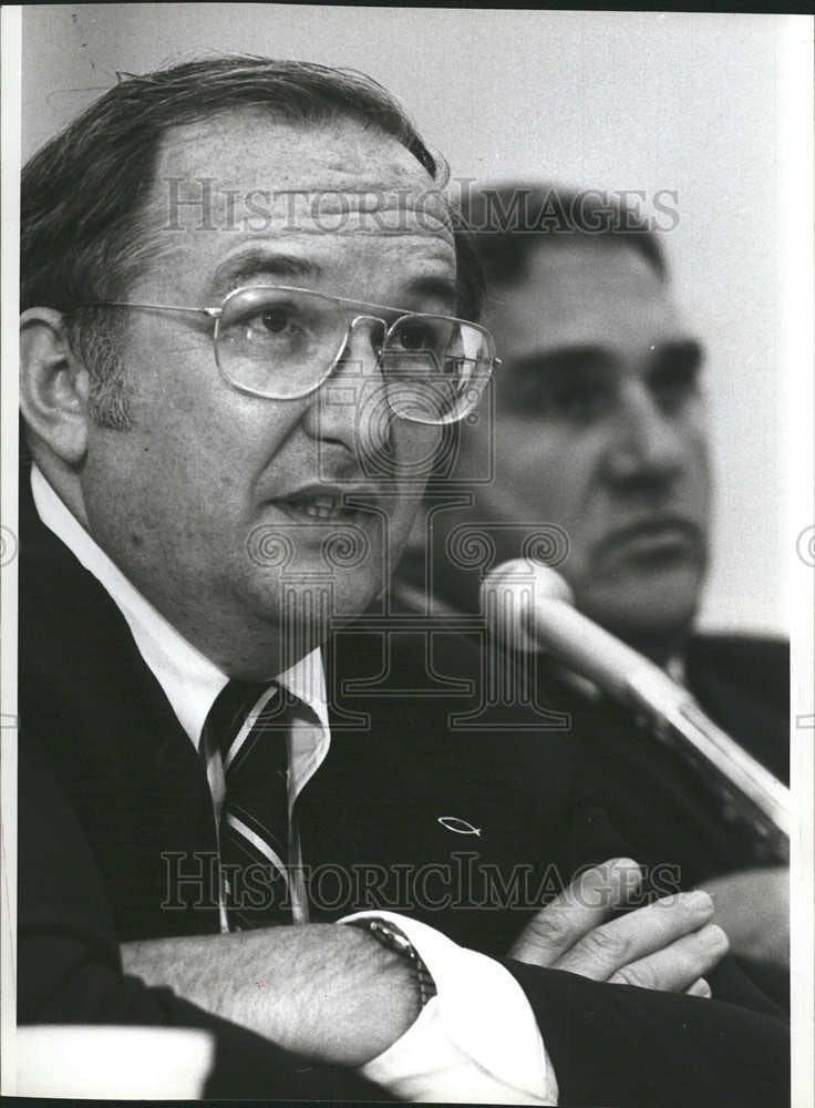 1982 Press Photo Nuclear Regulatory Commission John Ahearn Chairman appear - Historic Images