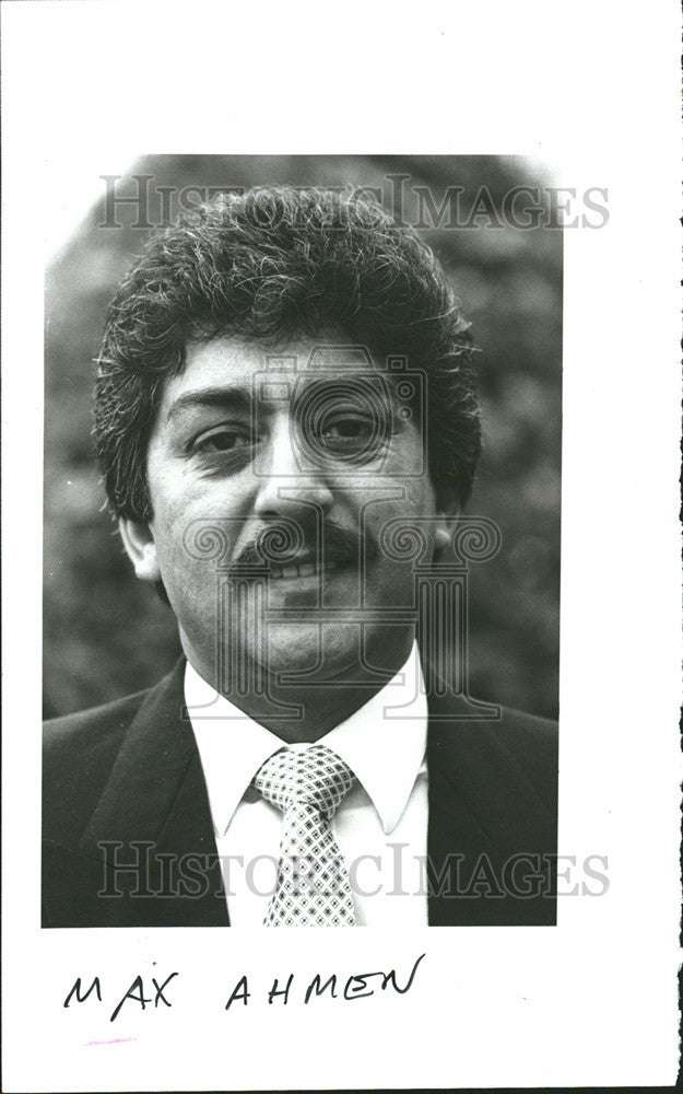 1989 Press Photo Max Ahmen business man wear pose Photographer Josefont - Historic Images