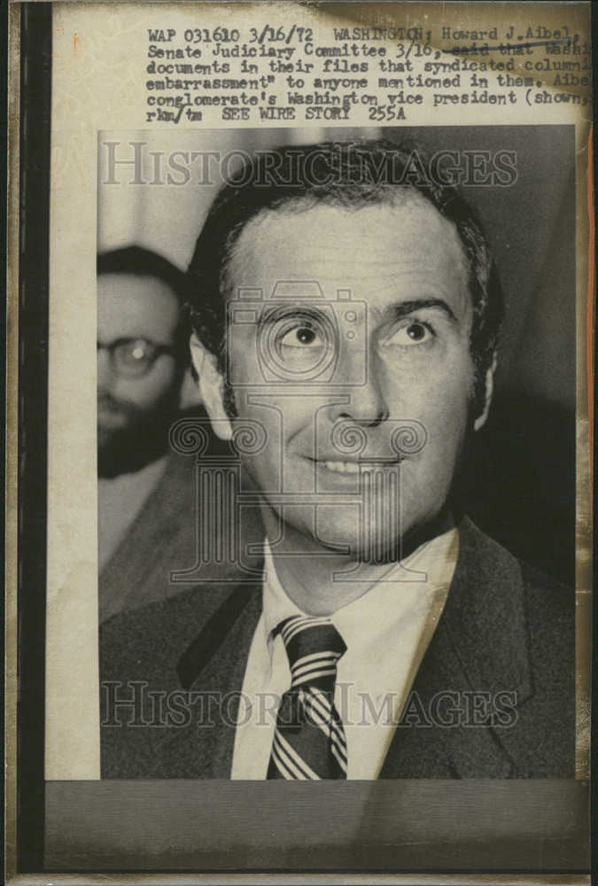 1972 Press Photo Howard Aibel Senate Judiciary Committe Said Documents In Files - Historic Images