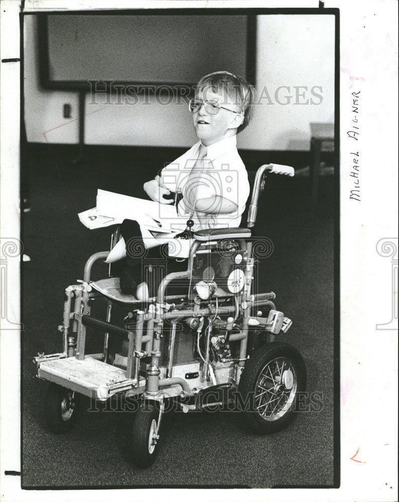 1985 Press Photo Michael Aigner Erich Traudle wheelchair stole van