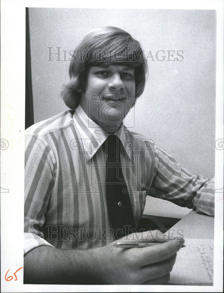 1974 Press Photo Robert Abbott Relocation Officer - Historic Images