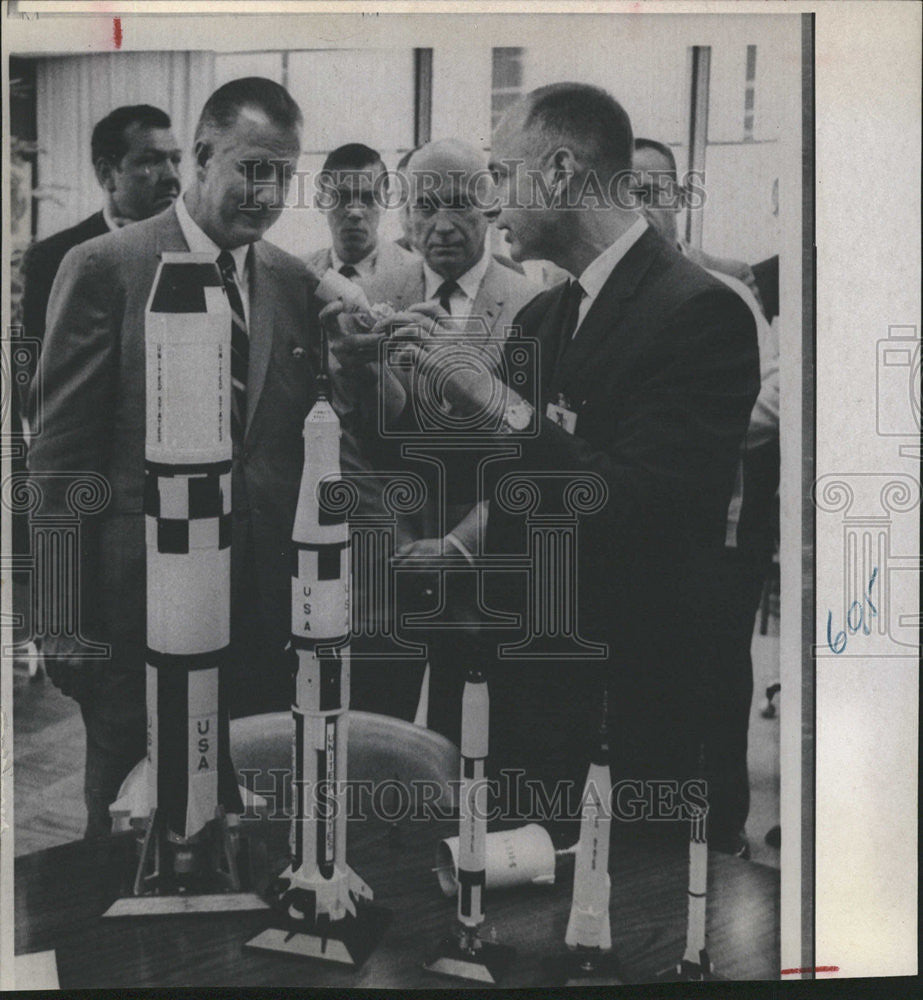 1968 Press Photo Spiro Agnew Vice President Candidate Get 
Brief Space Center - Historic Images