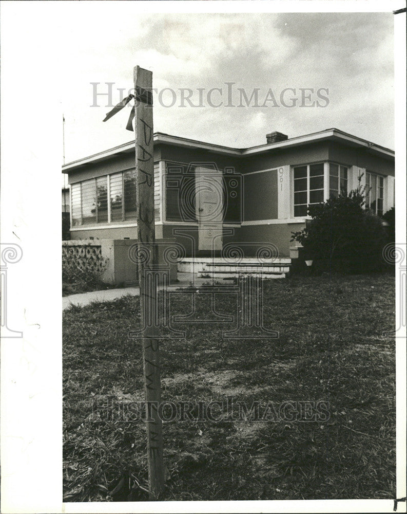 1979 Press Photo Essie Mae Adams Sweat Blood Home Pinellas County School Escrow - Historic Images