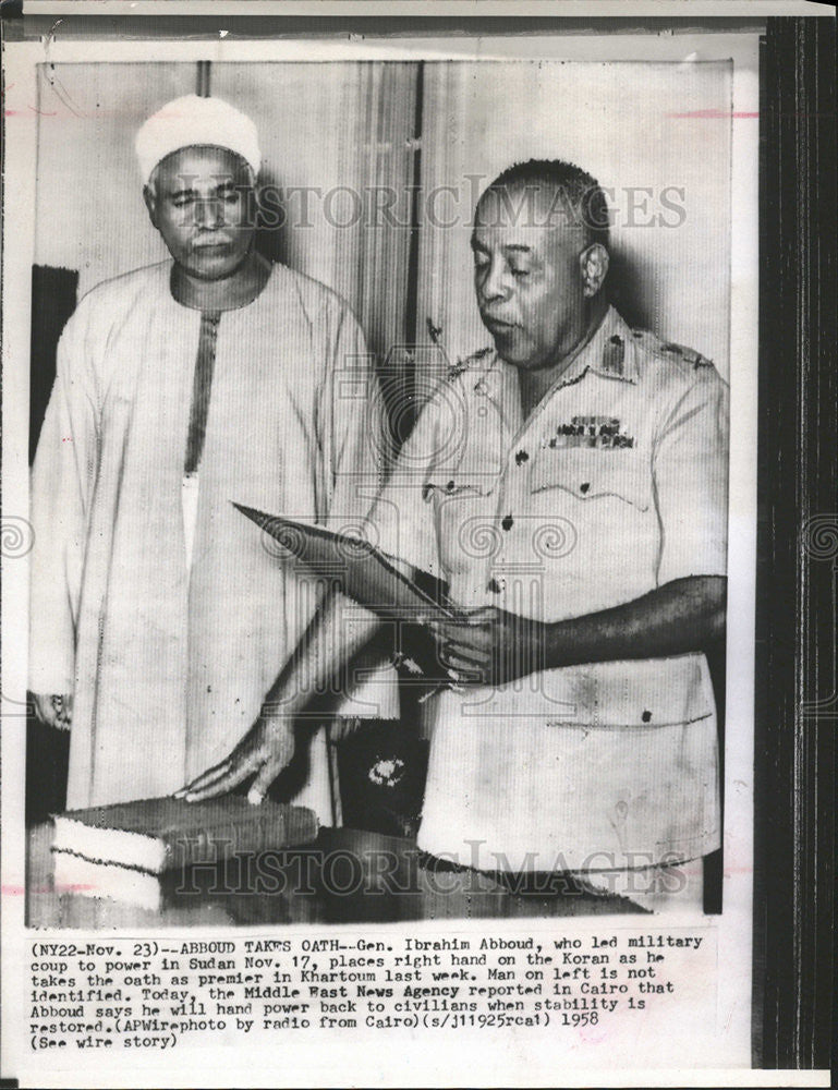 1958 Press Photo General Ibrahim Abboud Koran Sudan Middle East News Agency - Historic Images