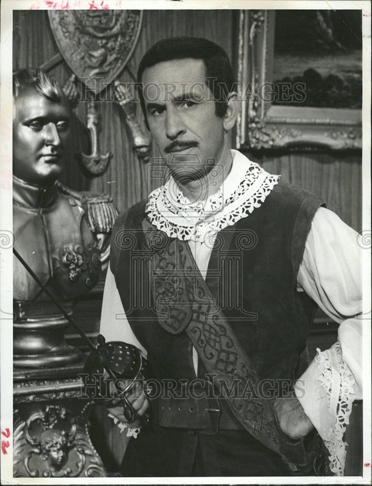 1969 Press Photo Don Adams star play role Errol Flynn fashion look get chance - Historic Images