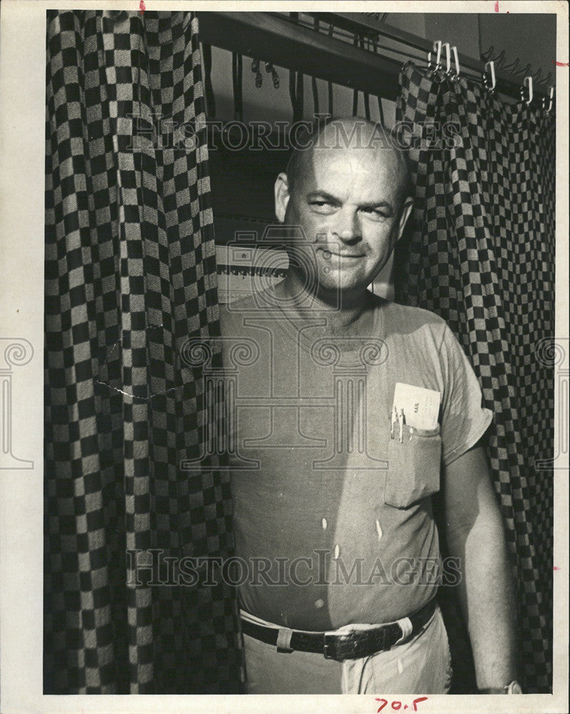 1966 Press Photo Howard Adams Precinct Worker Photographer Bob Moreland - Historic Images