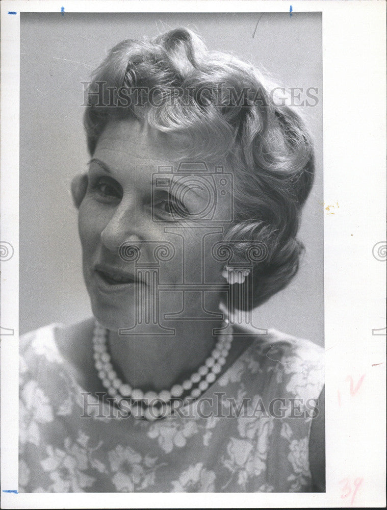 1967 Press Photo Gloria Adalian social worker - Historic Images