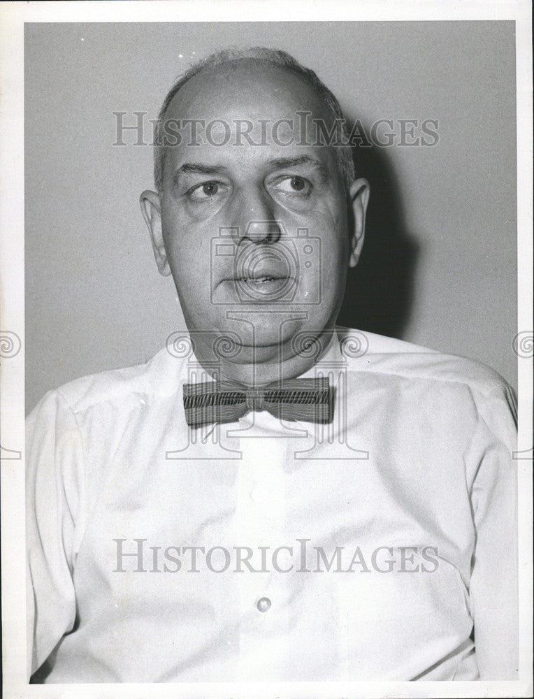 1961 Press Photo Charles Adams Veterans administration manage Key Sewer Board - Historic Images