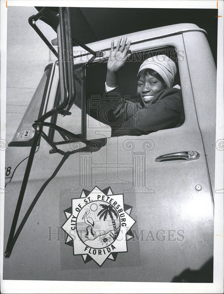 1974 Press Photo Petersburg Lone Female Truck Driver Mrs. Cage (Annie) Adams - Historic Images