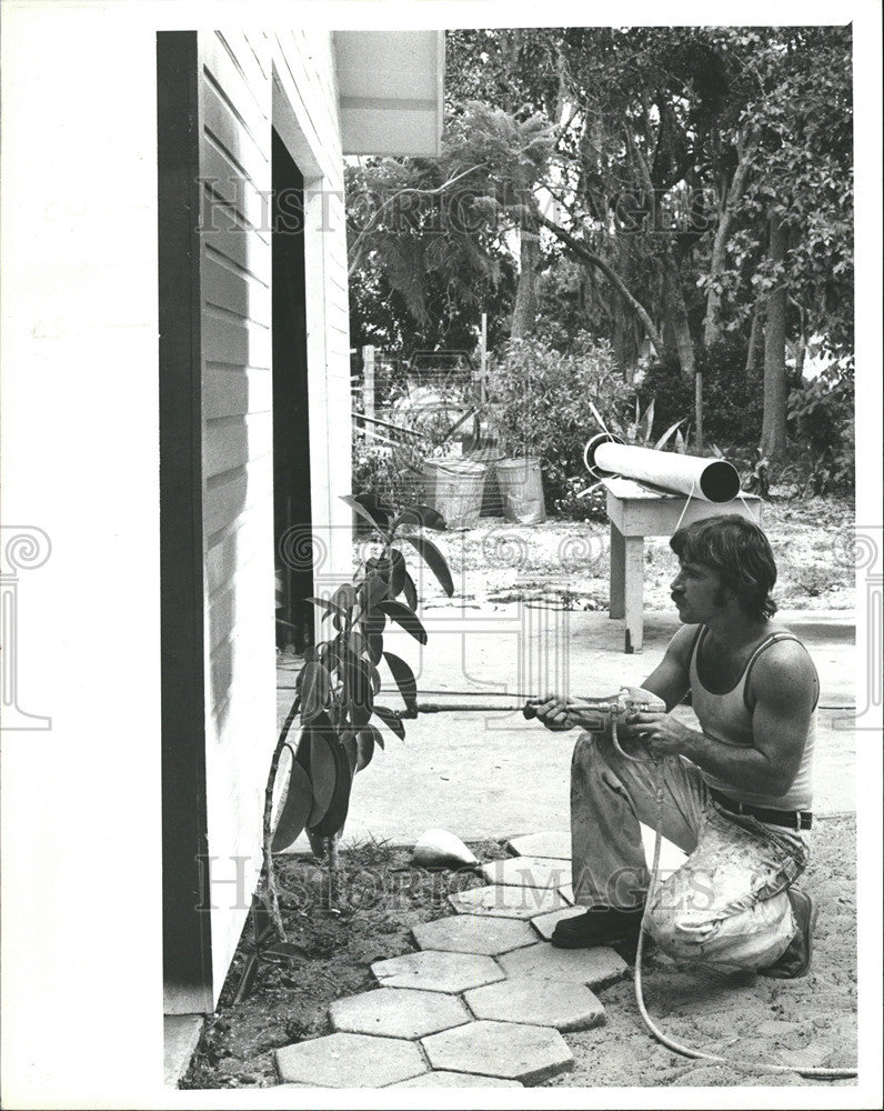 1979 Press Photo Ackley Housing Artist Painter Art Designer Tarpon Springs Fla - Historic Images