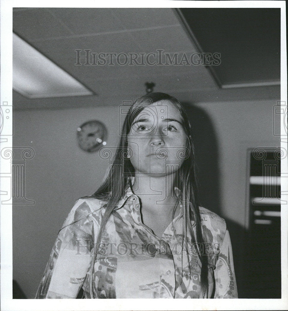 1975 Press Photo Diane Abrams pose Photograph - Historic Images