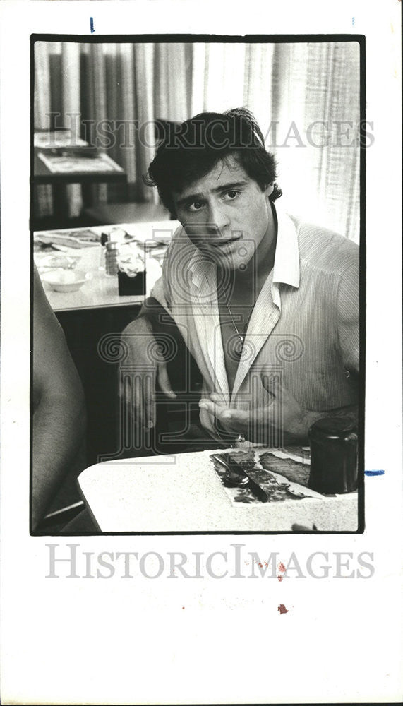 1981 Press Photo Louis Acaries boxing fan - Historic Images