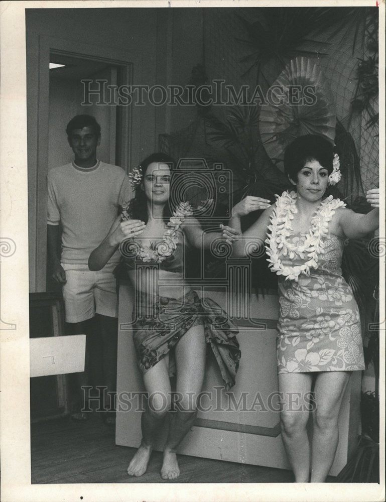 1969 Press Photo Betty McKenzie and Pat Rowden Dance - Historic Images