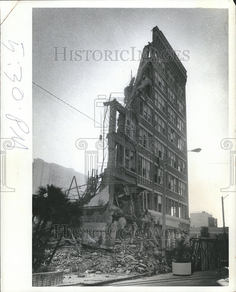 1976 Press Photo Photo Old Florida National Bank Building Avenue Destruct Crane - Historic Images