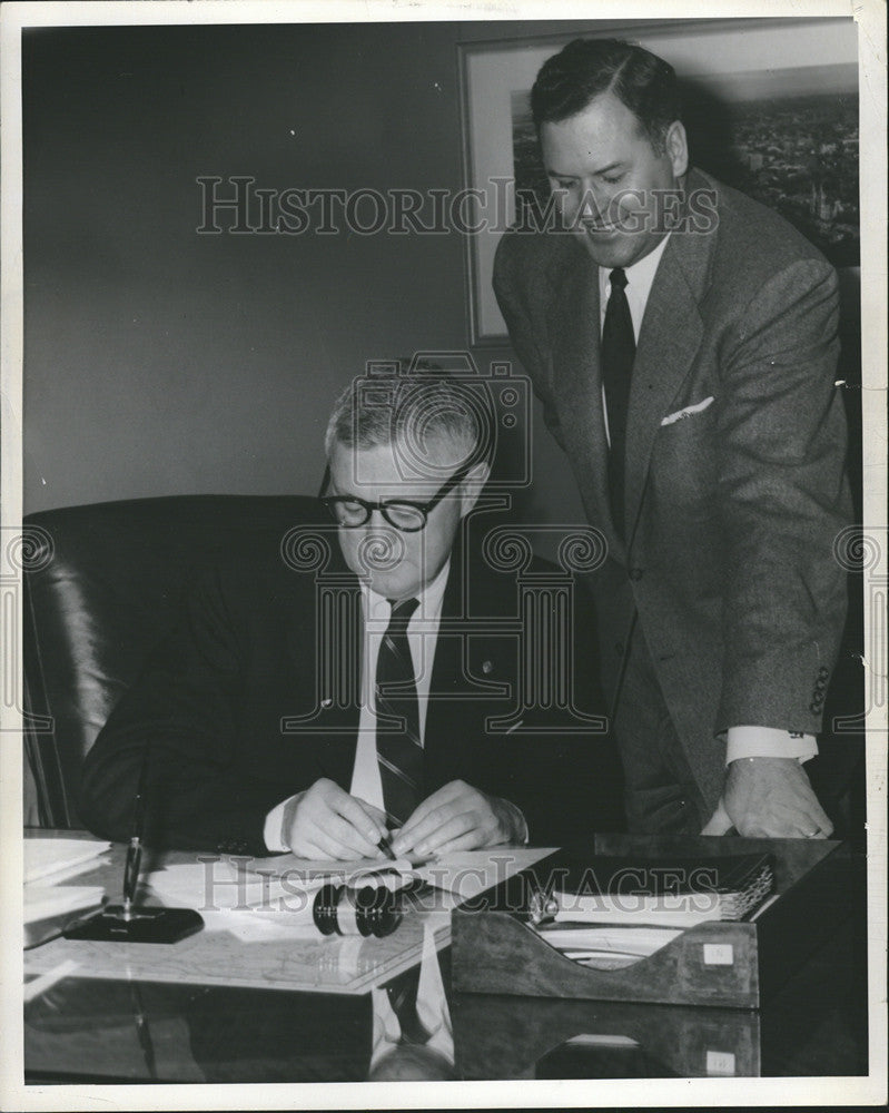 1947 Press Photo William Francis Nicholson Practice Cardiology California - Historic Images