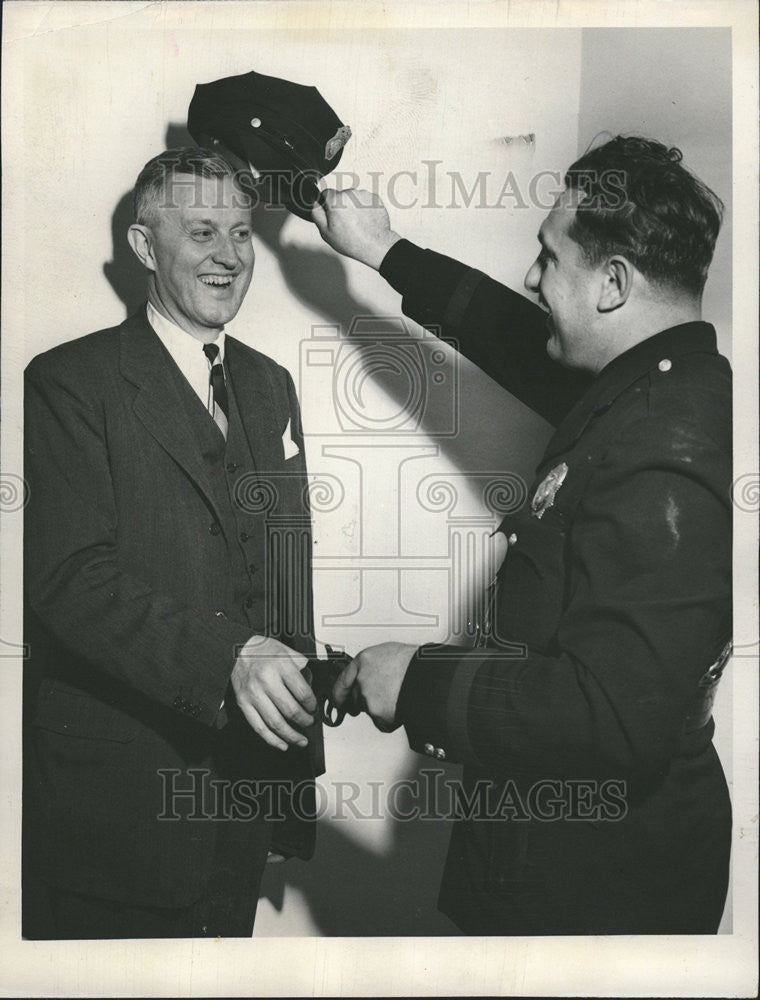 1951 Press Photo Walter Radovich Will Nicholson business man talk - Historic Images